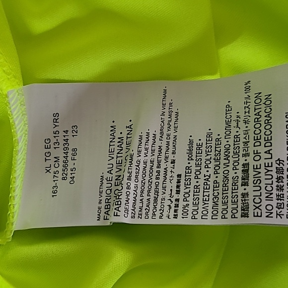 NIKE BRAND BOYS YELLOW SIGNATURE SHORT SLEEVE SHIRT SIZE XL "MAKE SOME NOISE" - Picture 9 of 11